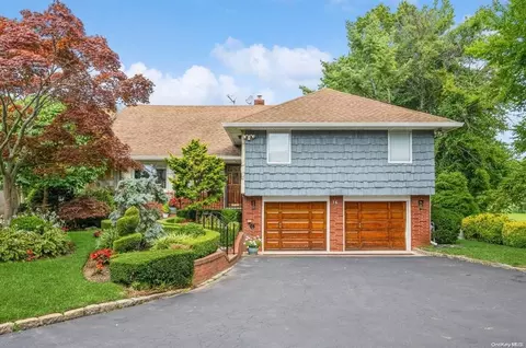 16 Hawthorne Ln, Lawrence, NY 11559