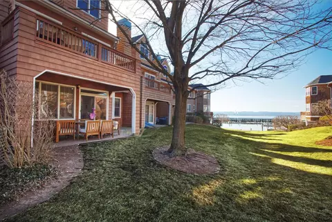 301 Half Moon Bay Dr, Cortlandt, NY 10520
