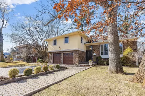 324 Hungry Harbor Rd, Valley Stream, NY 11581