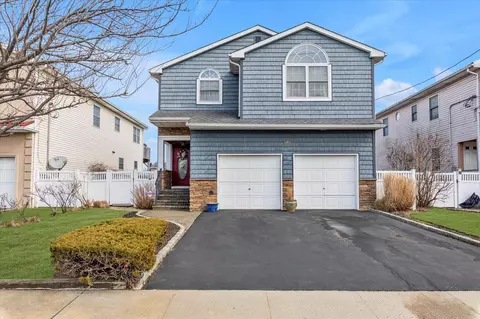 201 Sportsmans Ave, Freeport, NY 11520