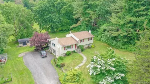 112 Yantz Rd, Red Hook, NY 12571