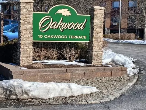 10 Oakwood Ter #120, New Windsor, NY 12553