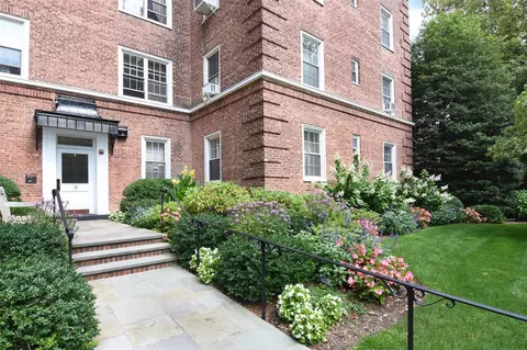 9 Midland Gdns #3C, Bronxville, NY 10708