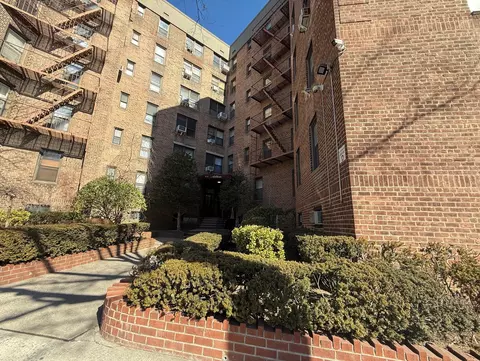83-55 Woodhaven Blvd #2L, Woodhaven, NY 11421