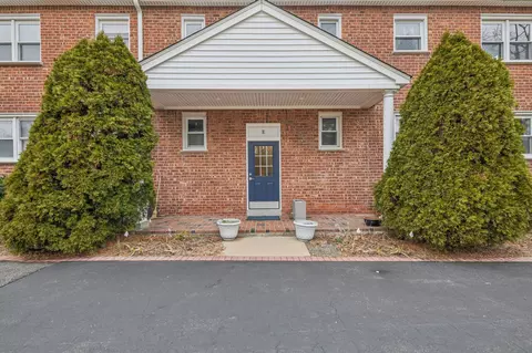 20 Gibson Ave #4E, Huntington, NY 11743