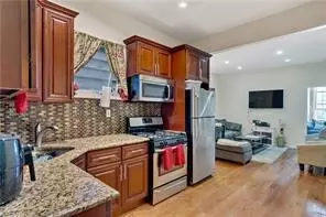637 E 241st St, New York, NY 10470