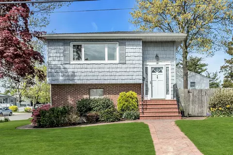 78 Cheltenham Rd, West Babylon, NY 11704