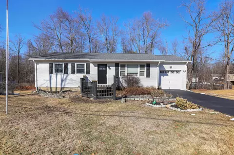 75 Kretch Cir, Wappinger, NY 12592