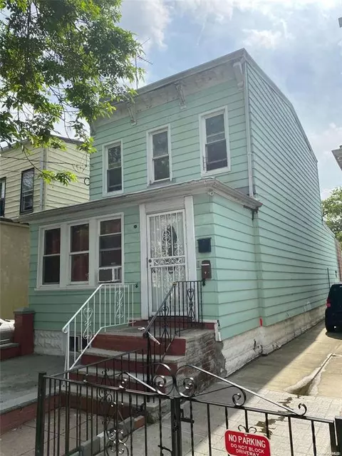 8856 77th St, New York, NY 11421