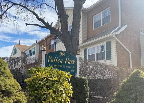 98 S Franklin Ave #28, Valley Stream, NY 11580