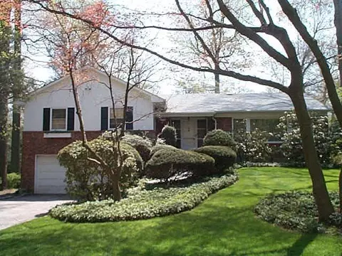 42 Cedar Dr # A, North Hempstead, NY 11021