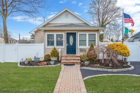109 Muncy Ave, West Babylon, NY 11704