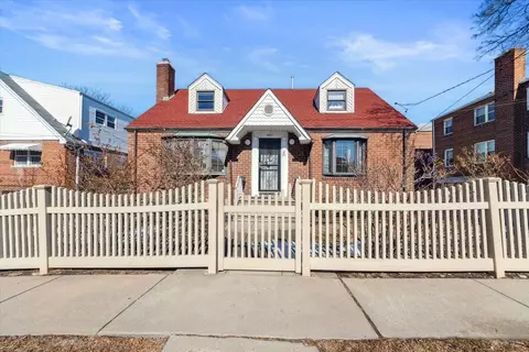 3281 Country Club Rd, New York, NY 10465