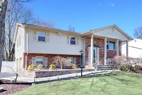 52 Argow Pl, Clarkstown, NY 10954