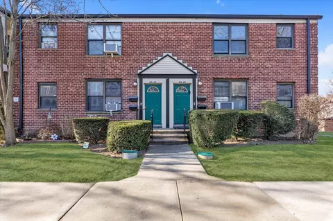 69-46 197th St #2, Fresh Meadows, NY 11365