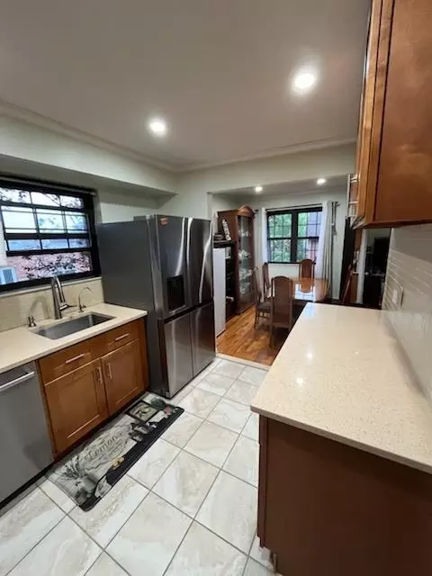 21986 64th Ave #3, Oakland Gardens, NY 11364