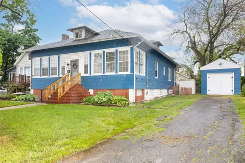 690 Minnieford Ave, New York, NY 10464