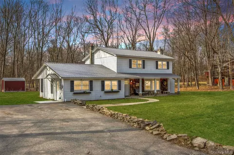 611 Twin Arch Rd, Rock Tavern, NY 12575