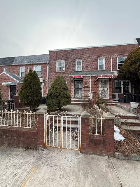 56-26 206th St, New York, NY 11364
