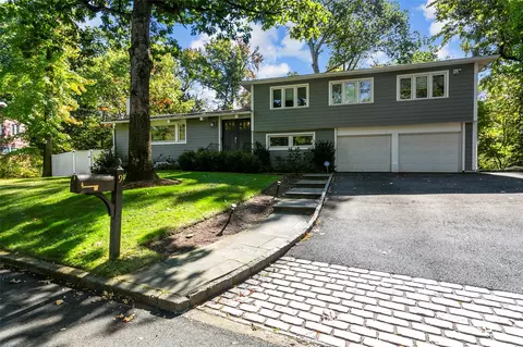 9 Wood Hollow Ln, New Rochelle, NY 10804