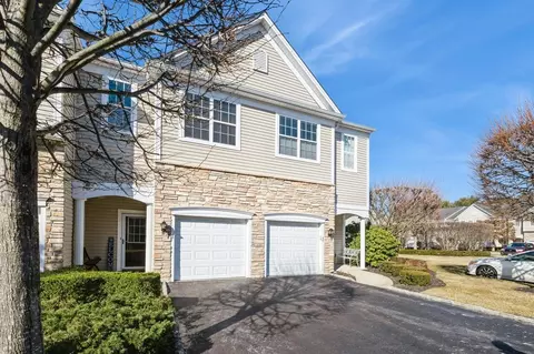 36 Torrey Pine Ln, Bay Shore, NY 11706