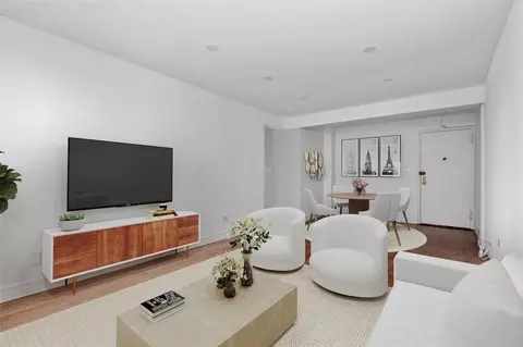 50-21 39th Pl #5H, New York, NY 11104