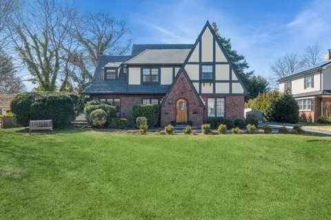 67 Bedell Ave, Hempstead, NY 11550
