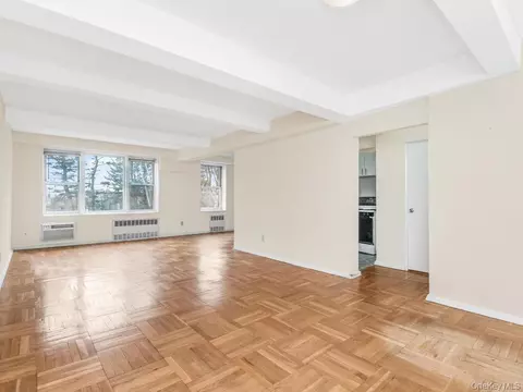 679 W 239th St #1C, New York, NY 10463