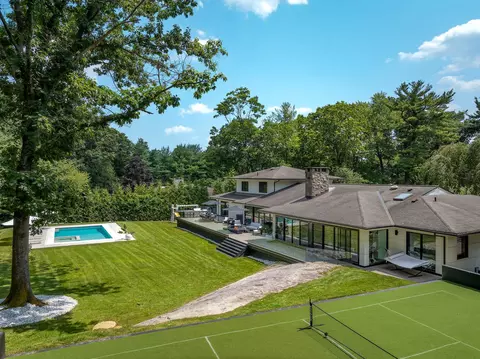 29 Rock Ln, Harrison, NY 10528