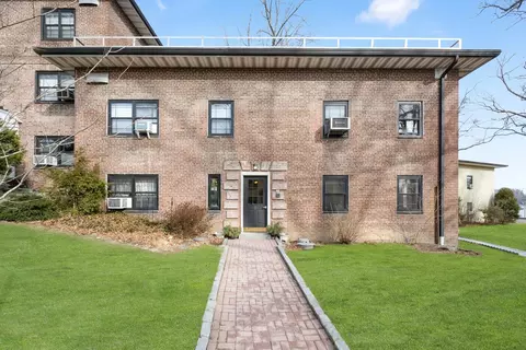 1 Manchester Rd #2R, Eastchester, NY 10709