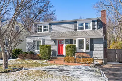 13 Trainer Ct, Huntington, NY 11743