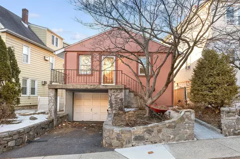 39 Chestnut St, Eastchester, NY 10707