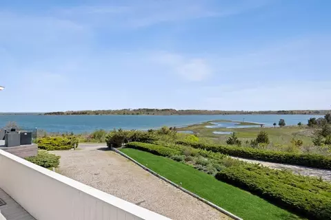 84 Inlet Rd E, Southampton, NY 11968