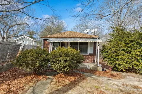 5523 Expressway Dr N, Brookhaven, NY 11742