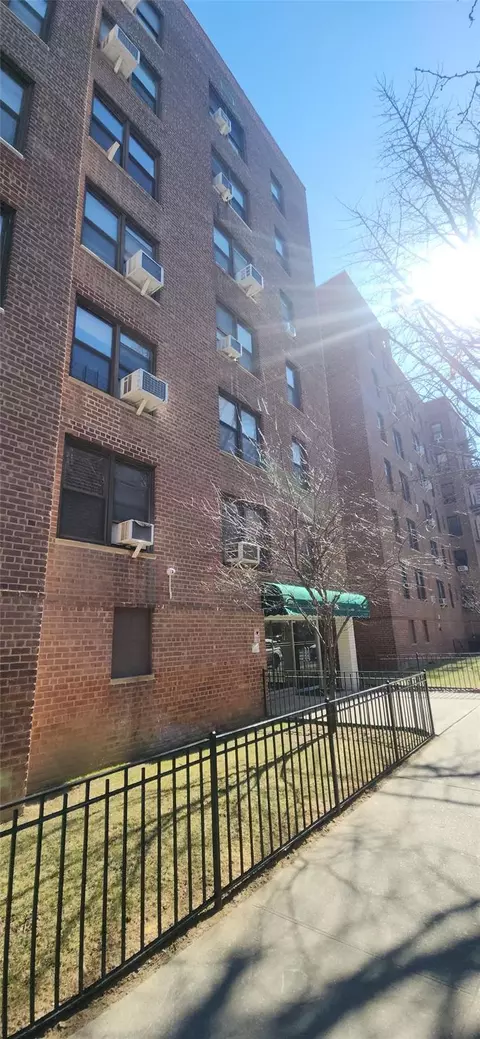 33-07 91st St #3B, Jackson Heights, NY 11372