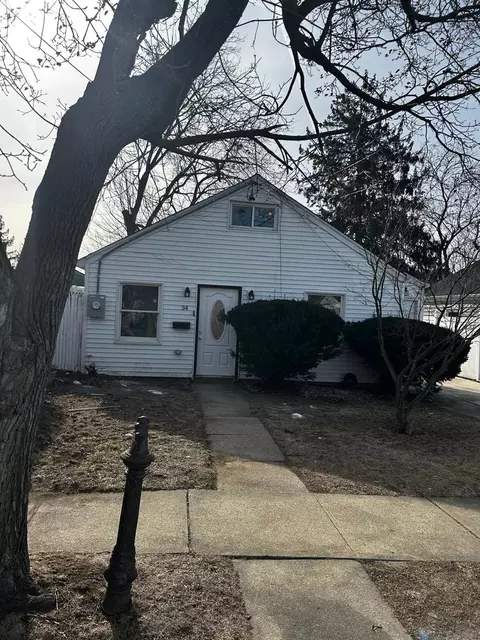 34 Roosevelt St, Hempstead, NY 11550