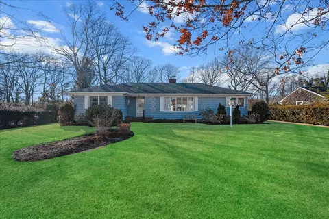 18 Woodland Park Rd, Bellport, NY 11713