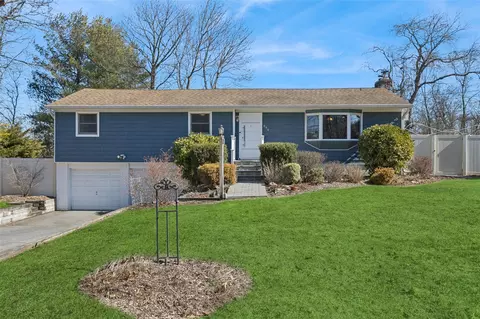 649 Blydenburgh Rd, Hauppauge, NY 11788