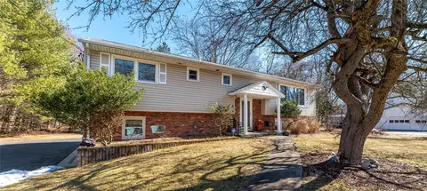 4 Laura Ln, Ramapo, NY 10977