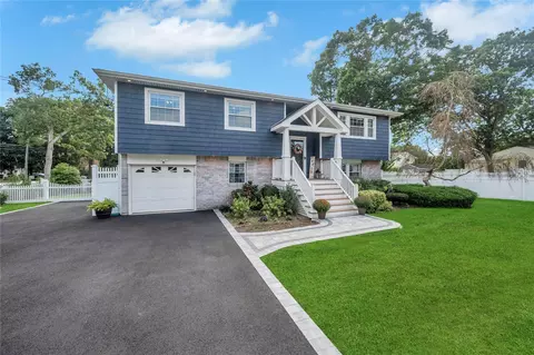 200 Marion St, Sayville, NY 11782