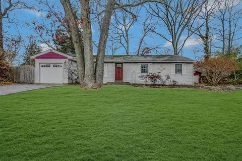 165 N Huron St, Ronkonkoma, NY 11779