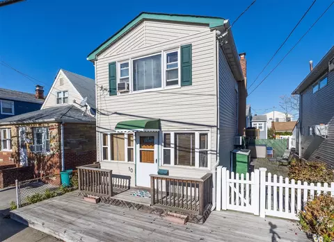 10 Sampson St E, East Rockaway, NY 11518
