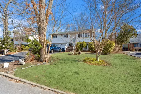 29 17th Ave, Ronkonkoma, NY 11779