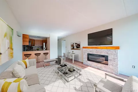 703 Pelham Rd #310, New Rochelle, NY 10805
