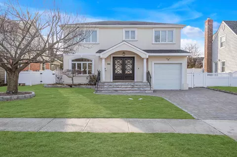 1675 Stewart Ave, North Hempstead, NY 11040