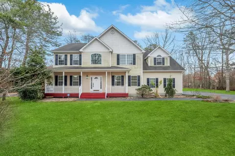 2 Sabrina Dr, Eastport, NY 11941