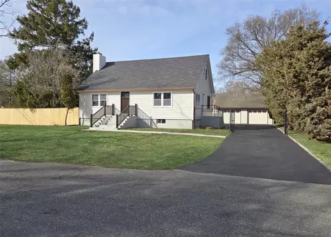 357 Twin Bark Ave, Holbrook, NY 11741