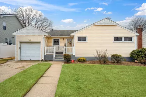 436 Briarwood Rd, Massapequa, NY 11758