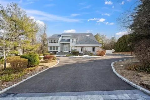 3 Heritage Ct, Greenvale, NY 11548