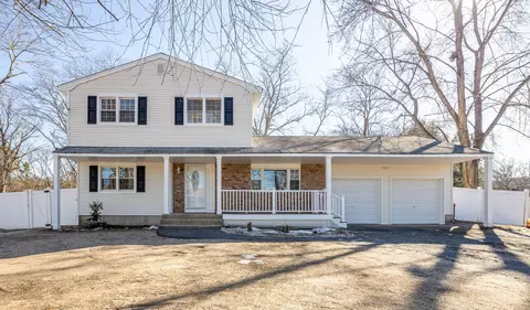 6 Spruce St, Centereach, NY 11720